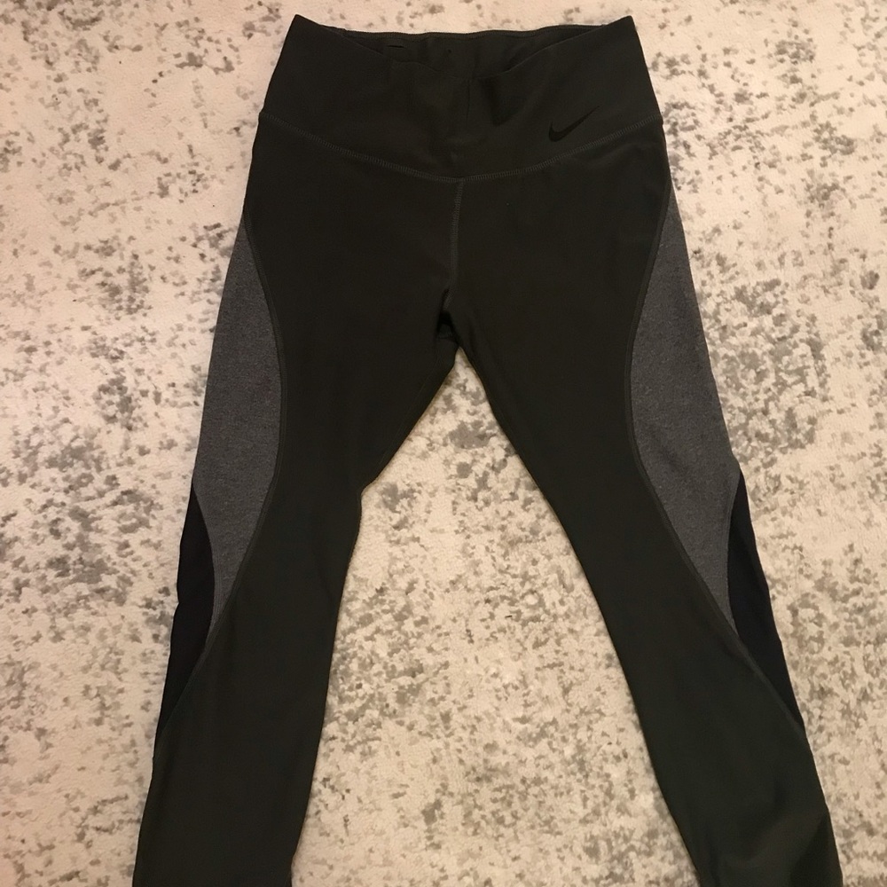 Nike dri-fit cropped leggings size SMALL